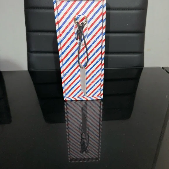 Von Dutch Unisex Magnetic Crossbody Vertical Box Bag - Picture 4 of 7